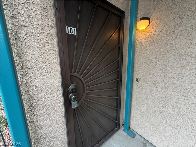 Building Photo - 2140 Pinetop Ln