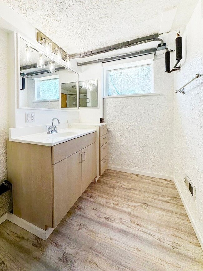 Building Photo - 4Bd/2Ba Seattle House