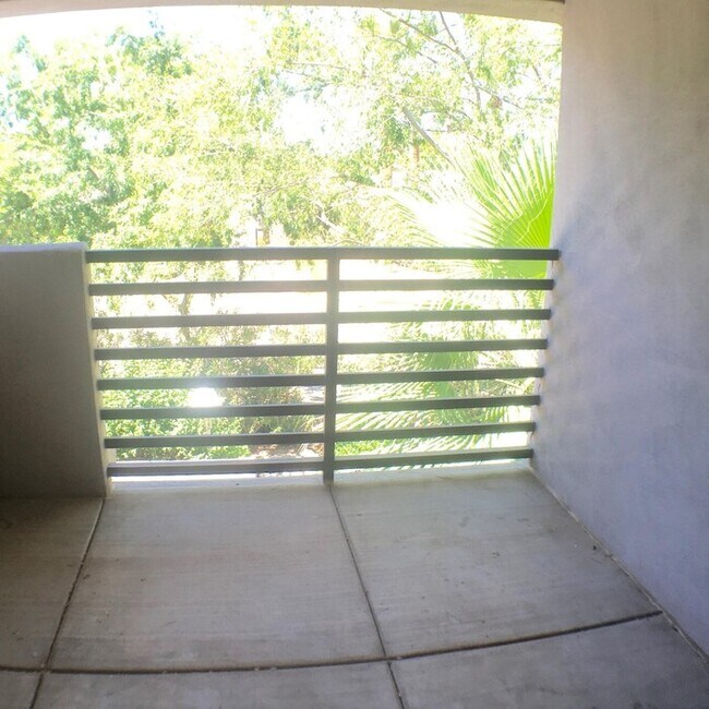 Building Photo - Stunning 2-bedroom 2-bath Condo with a 1 car garage