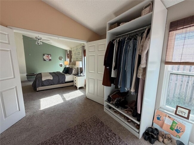 Building Photo - 723 Lady Diana Dr