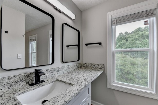 Building Photo - 3876 Meadow Creek Dr