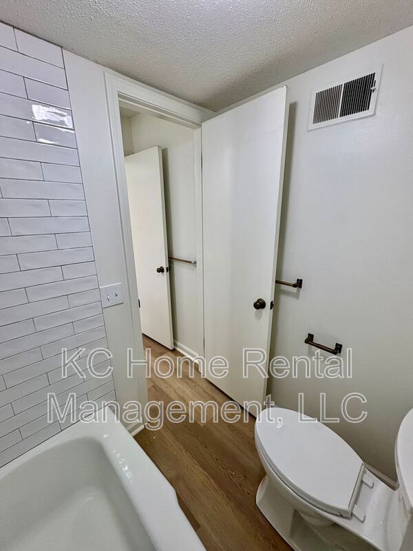 Building Photo - 10205 CedarBrooke Ln