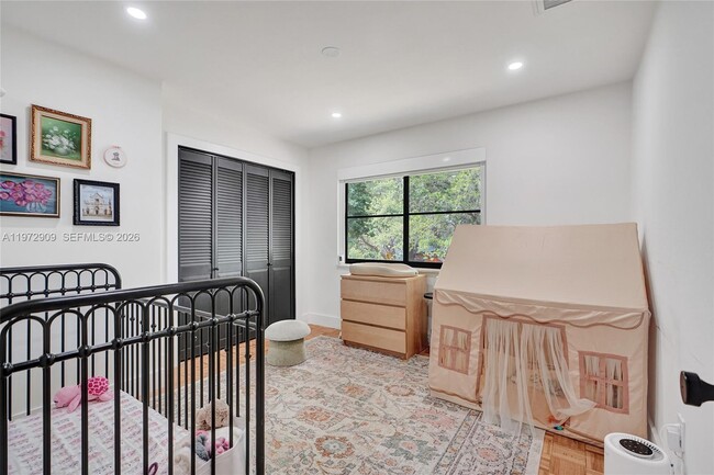 Building Photo - 9901 SW 79th Ave