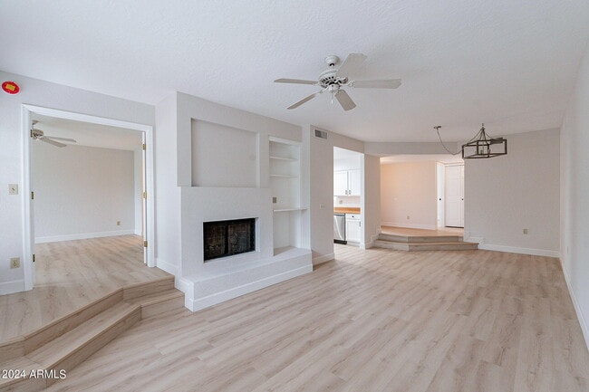 Building Photo - 7800 E Lincoln Dr