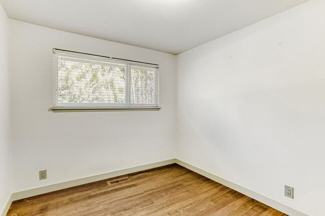 Building Photo - 4Bd/2Ba Bellevue House