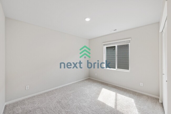 Building Photo - "Charming 4-Bedroom Home in Puyallup with Spacious 1831 Sq Ft Layout & 2.5 Baths!"