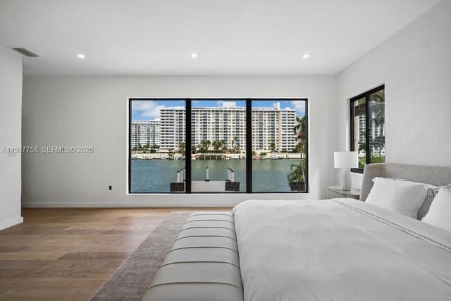 Building Photo - 5661 Pine Tree Dr