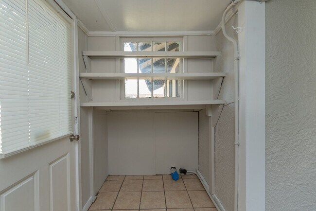 Building Photo - One Month's Free Rent! 3 bed/1 bath house ...