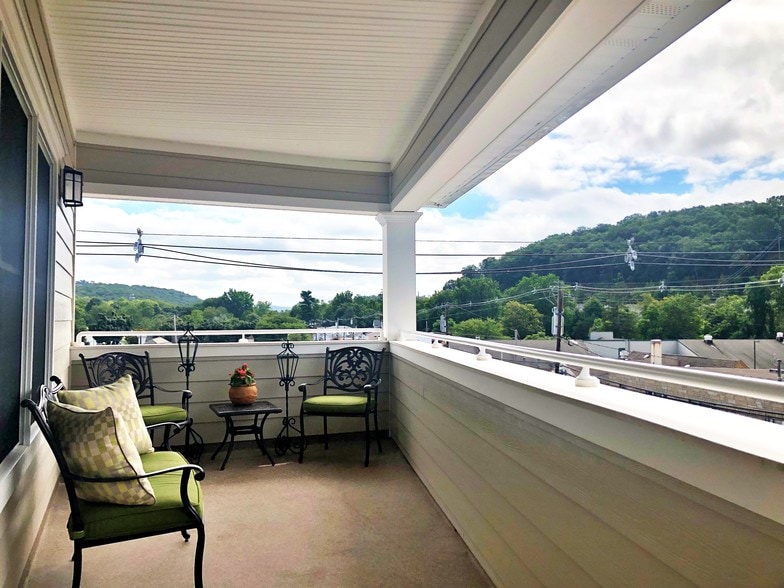 Building Photo - 62 Main St