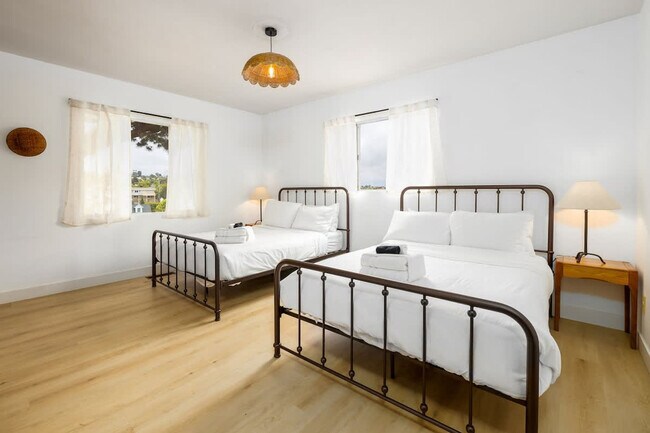 Building Photo - 4000 Highland Dr