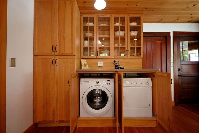 Building Photo - Winter Rental: Tidebend – Exceptional 6-Be...