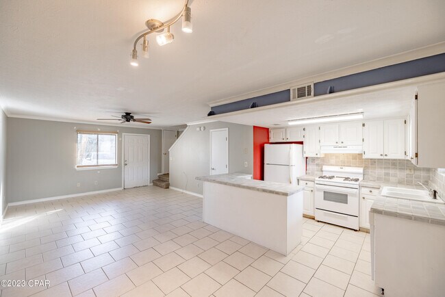 Building Photo - 191 White Sandy Dr