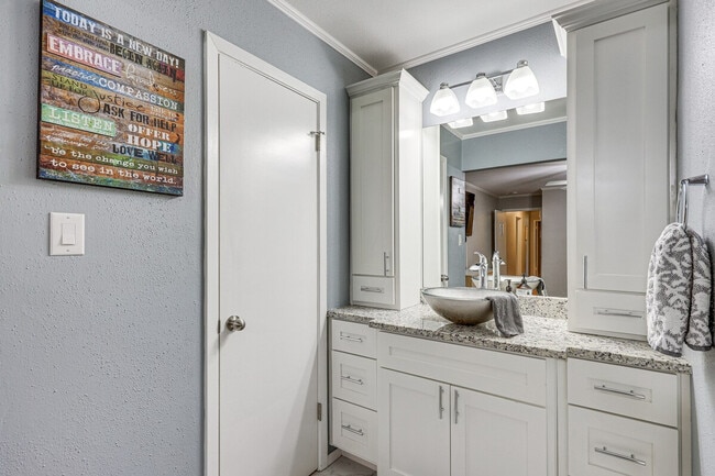 Building Photo - 8411 Brixton-SI ID1386179P