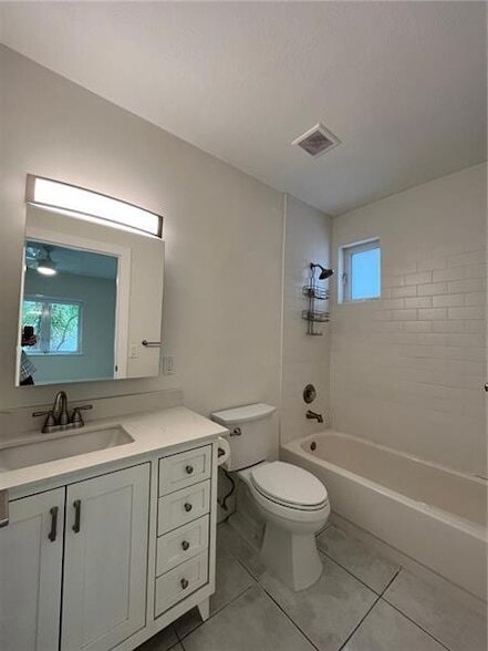 Building Photo - 2356 SW 16th Ave