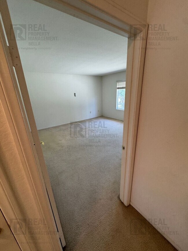 Building Photo - *55+ COMMUNITY* Charming 3 Bedroom, 2 Bathroom Home in Hemet