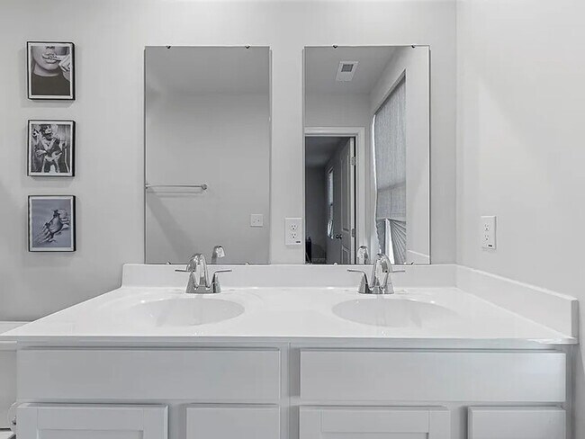 Building Photo - Lease OR Lease to Own