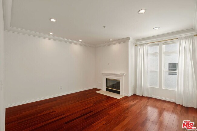 Building Photo - 11737 Goshen Ave