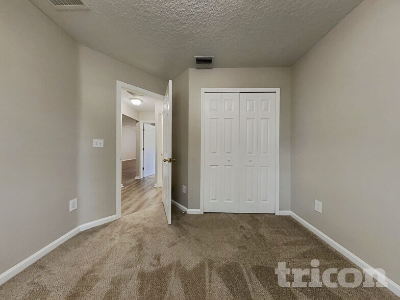 Building Photo - 13730 Fish Eagle Dr W