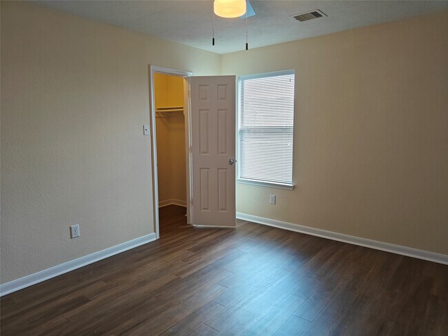 Building Photo - 7915 Moss Springs Ct