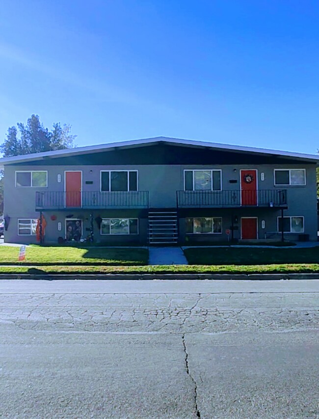 Building Photo - 301 W Center St