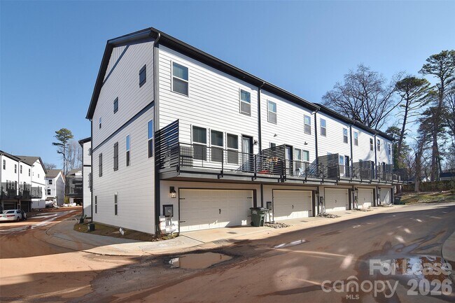 Building Photo - 5029 Nestling Spg St