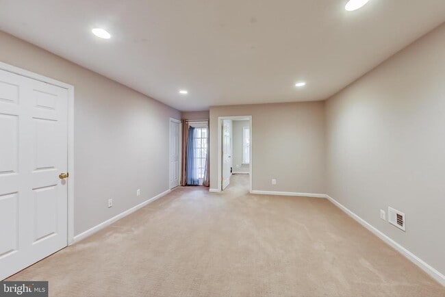 Building Photo - 5294 Jule Star Dr