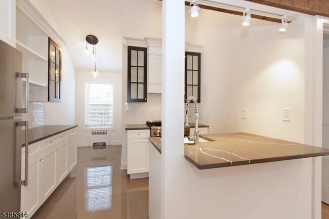 Building Photo - 380 Claremont Ave