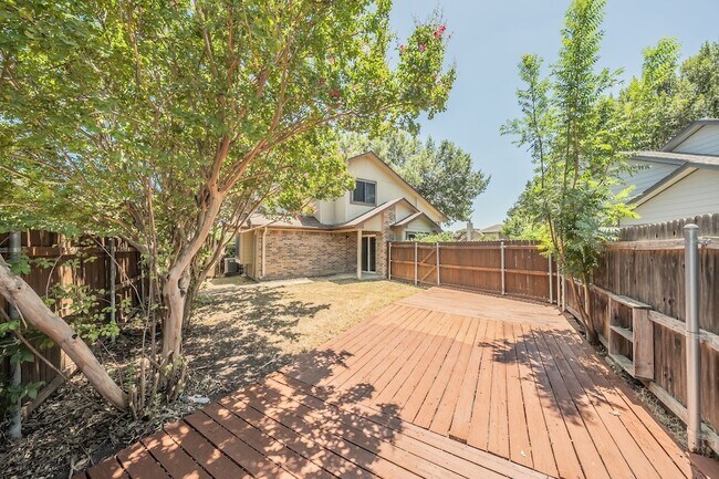 Building Photo - 6402 Valleybrooke Ct