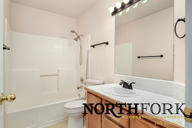 Building Photo - Welcome to a beautifully maintained home in one of Eagle’s most desirable neighborhoods