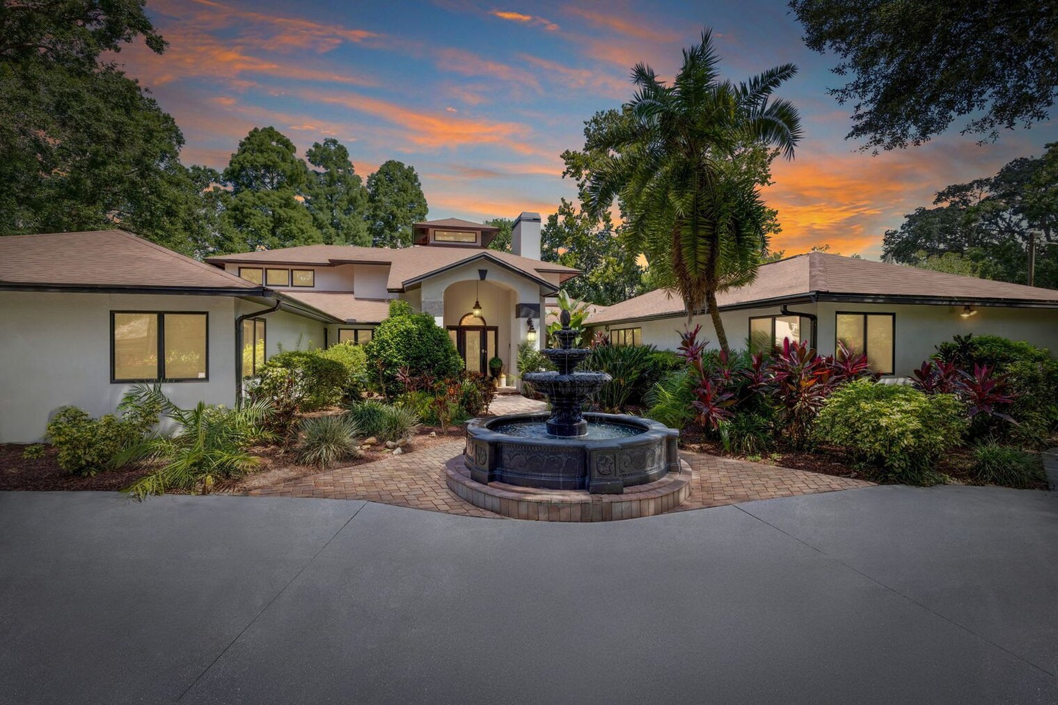 Building Photo - 926 Riverhills Dr