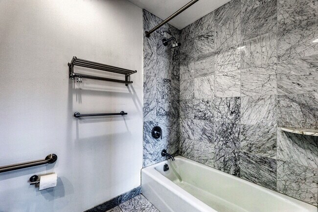 Building Photo - 8100 River Rd