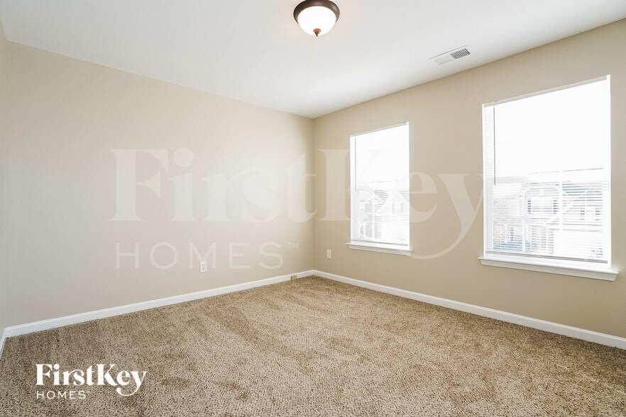 Building Photo - 1403 Paulonia Way