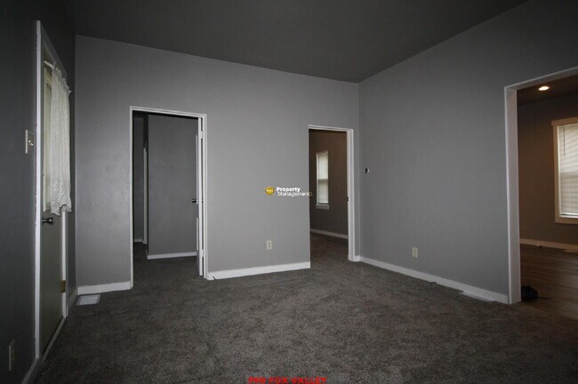 Building Photo - NICE 2 bedroom lower Month to Month lease