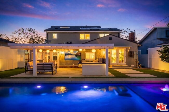 Building Photo - 4952 Placidia Ave