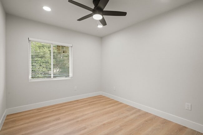Building Photo - BEAUTIFUL HOUSE FOR RENT NEAR 1604 W/ GUIL...