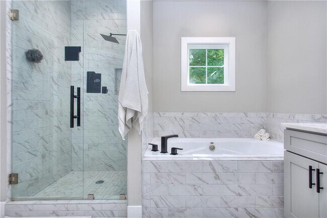 Building Photo - 419 McInnes Cir