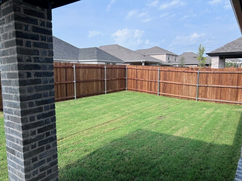Building Photo - 601 Huntley Dr