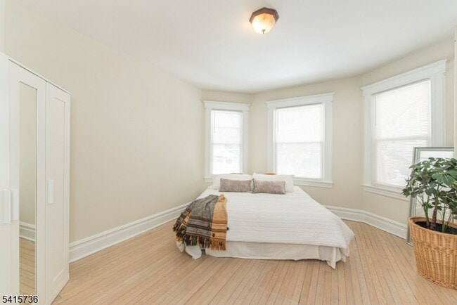 Building Photo - 207 Hillside Ave