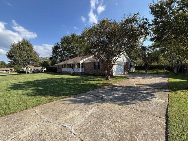 Building Photo - 714 Foxboro Dr