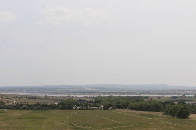 Building Photo - Chatfield Bluffs Condo w/ 3 BR/3 BA!!