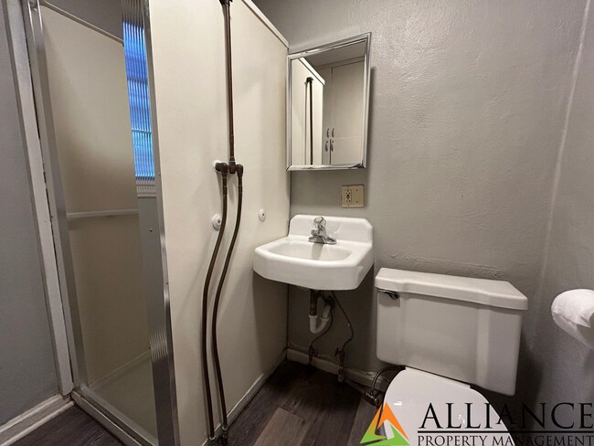 Building Photo - 619 Ratone Ln