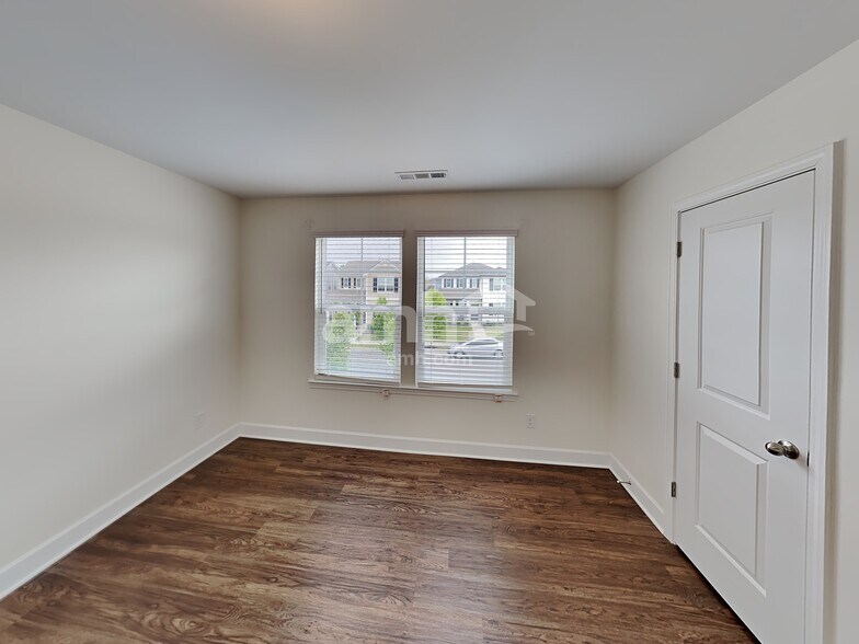 Building Photo - 5067 Trailwater Dr