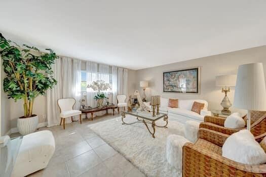 Building Photo - 4841 NW 22nd Ct