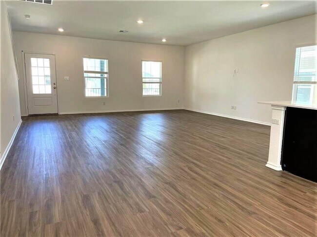 Building Photo - 1513 Weatherford Ln
