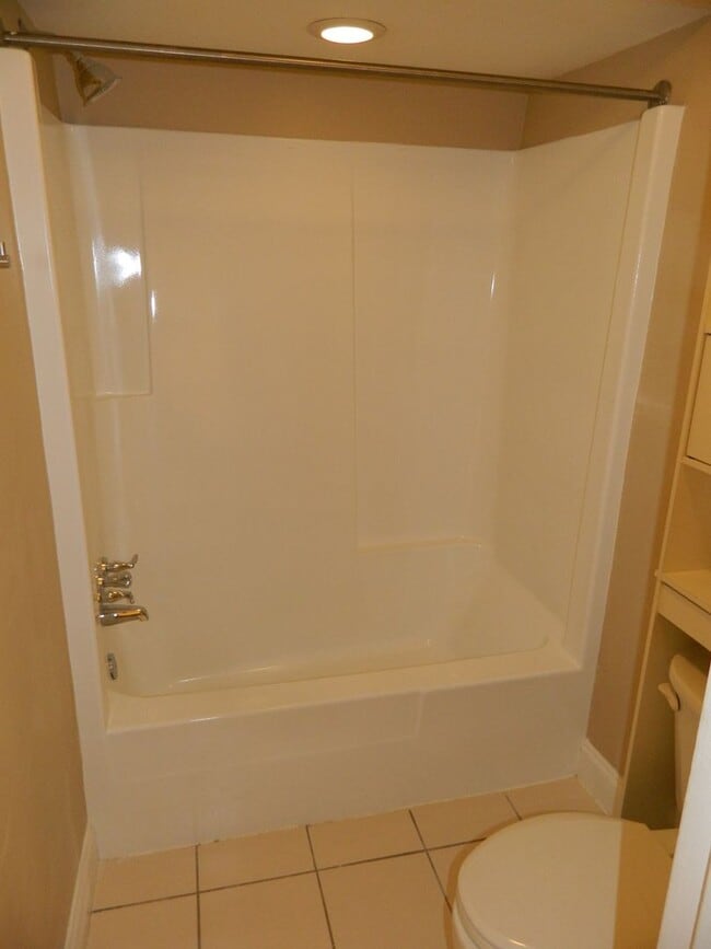 Building Photo - 1 Bed / 1 Bath Condo with Balcony – Seminole County – Water Included!