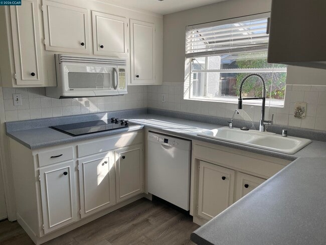 Building Photo - 4780 Mintwood Dr