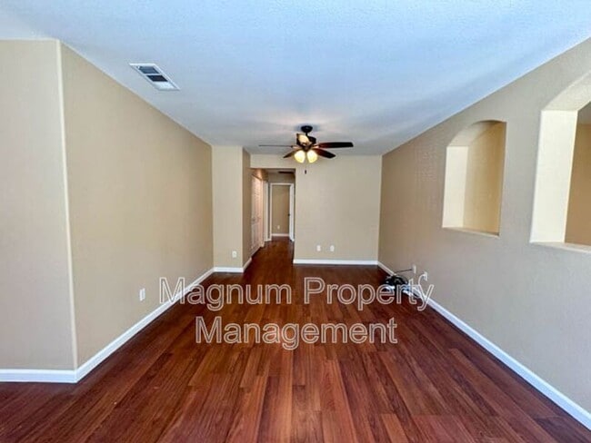 Building Photo - 25826 Iris Ave