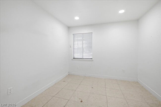 Building Photo - 4013 Esmeralda Ave