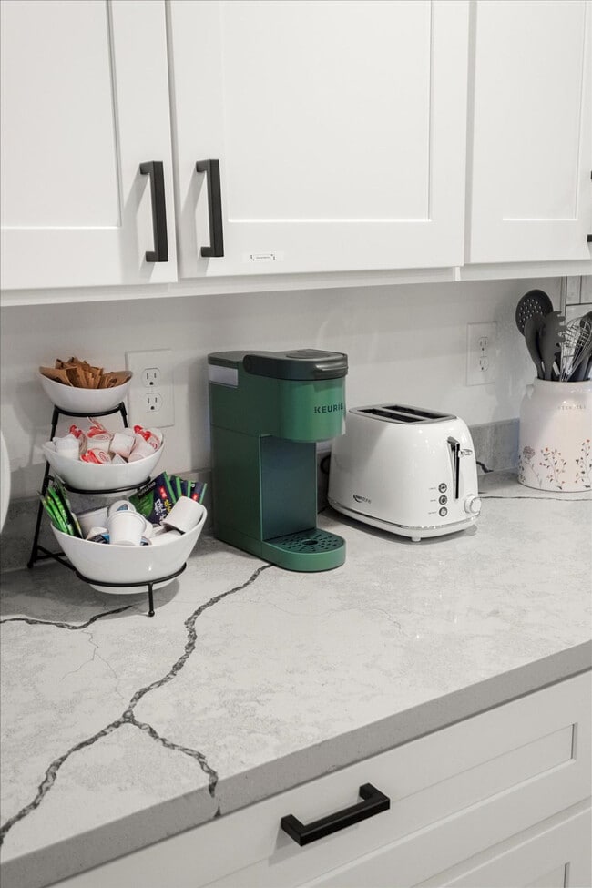 Building Photo - 125 Mountain View Dr