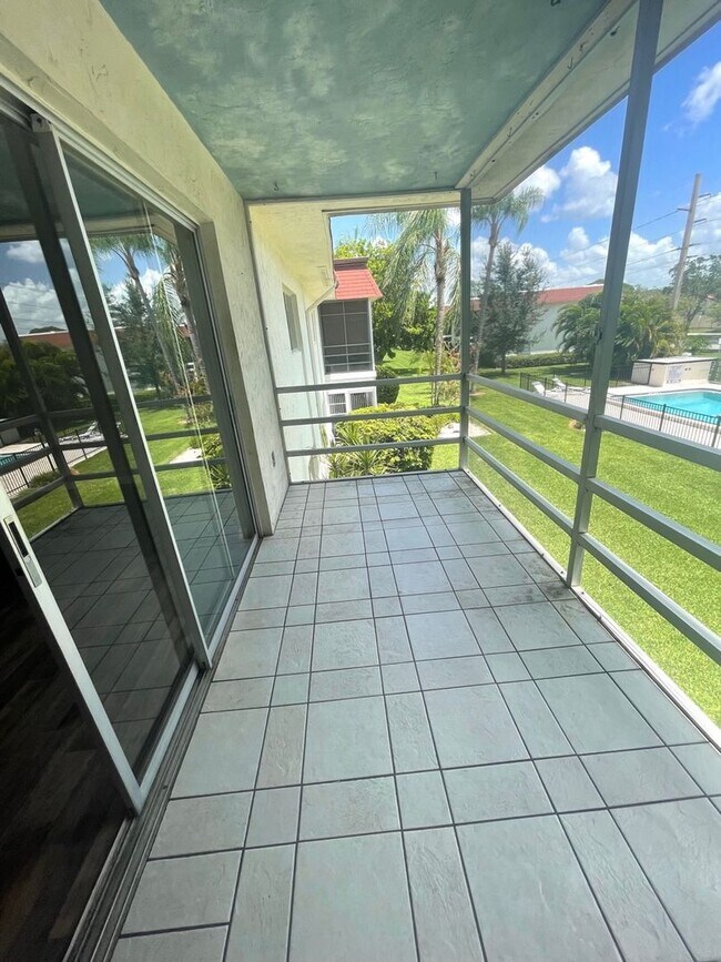 Building Photo - $500 OFF FIRST MONTH RENT • Centrally Loca...